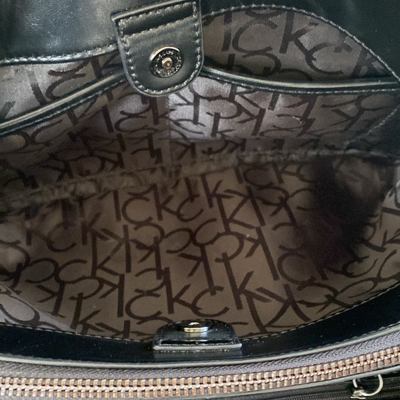 CALVIN KLEIN🖤CLASSIC BLACK🖤LOGO EMBOSSED MEDIUM HOBO SHOULDER BAG 🌟LIKE NEW🌟 - Picture 9 of 16